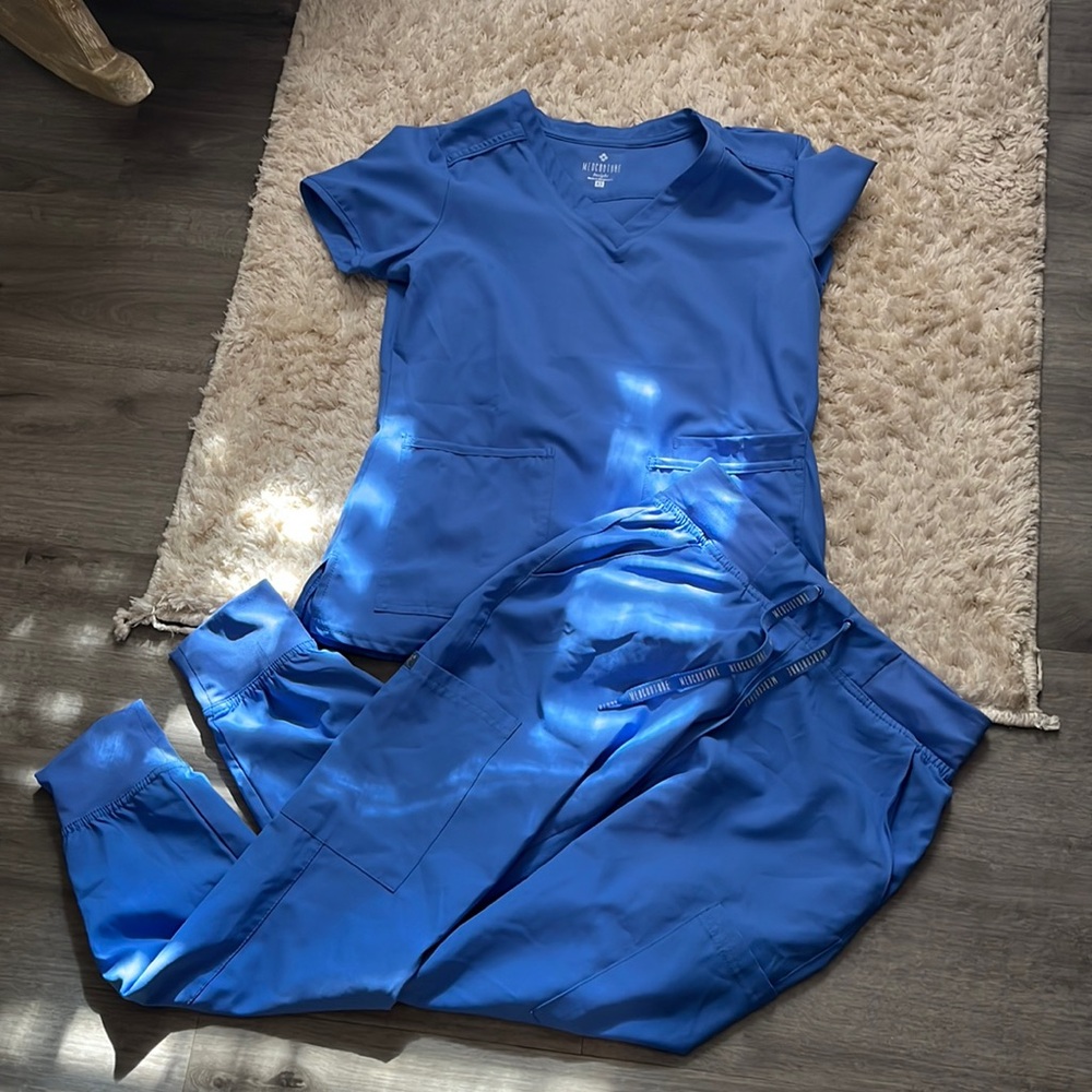 Medcouture Scrub Set